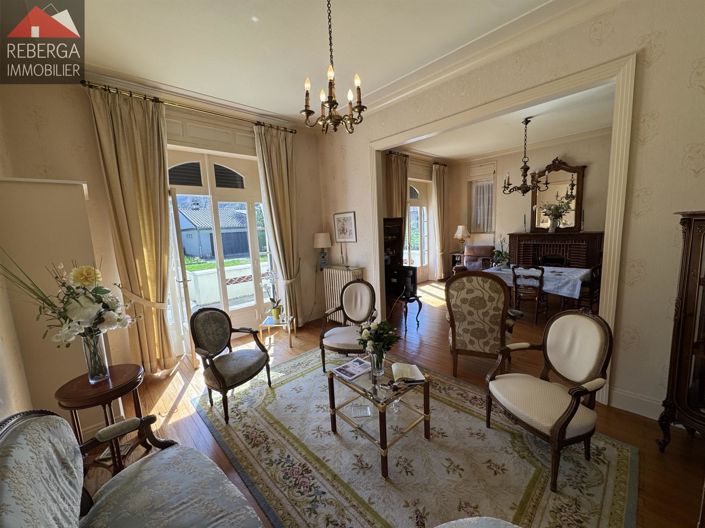 Image No.1-4 Bed House for sale