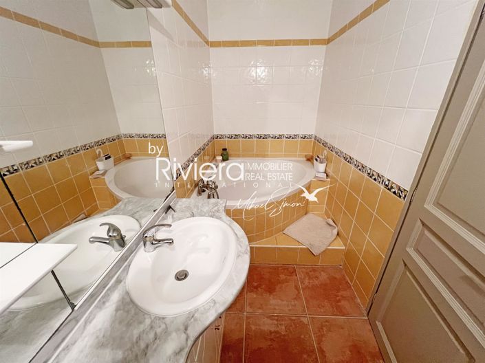 Image No.20-4 Bed House for sale