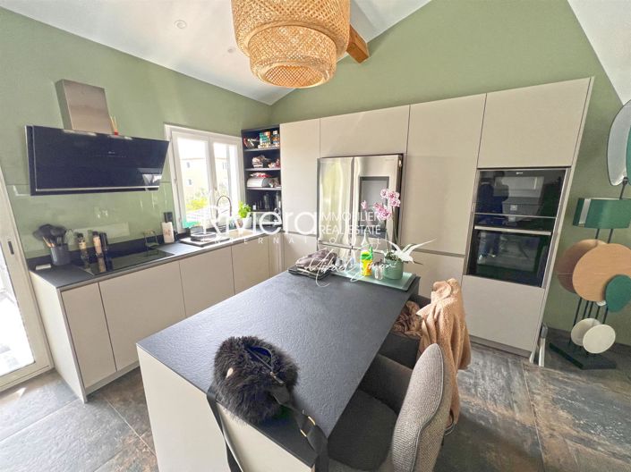 Image No.6-4 Bed House for sale