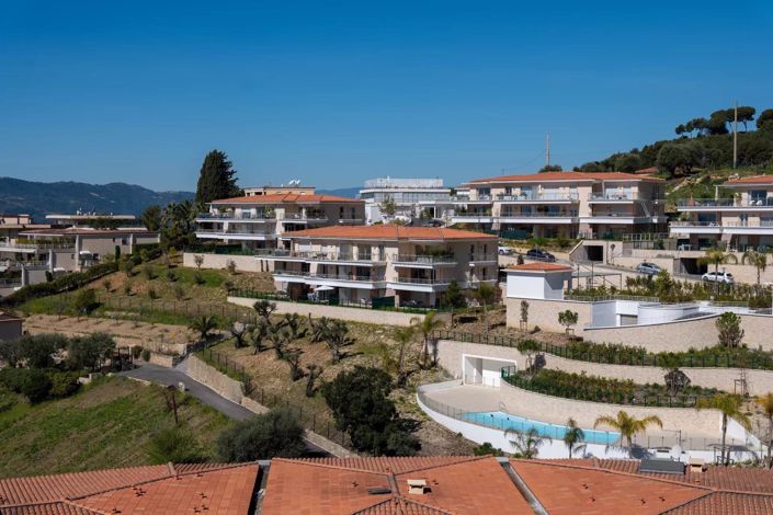 Image No.1-4 Bed Apartment for sale
