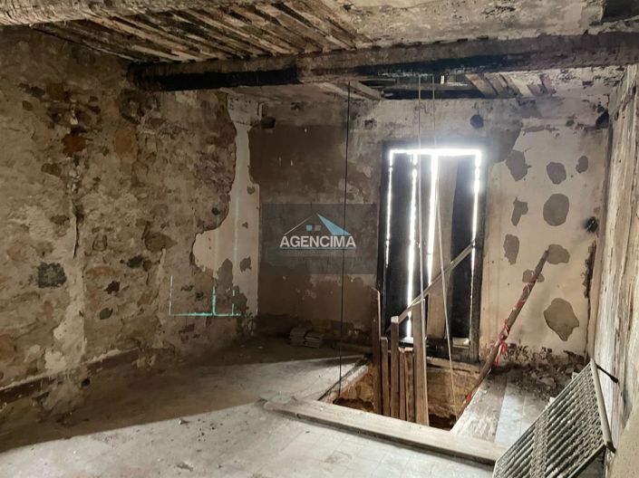 Image No.5-2 Bed House for sale