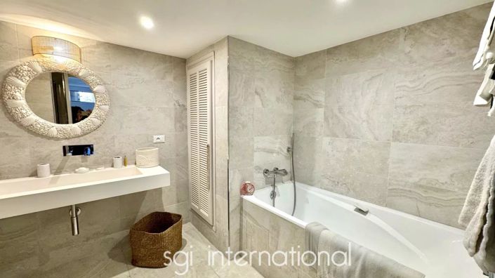 Image No.10-2 Bed House for sale