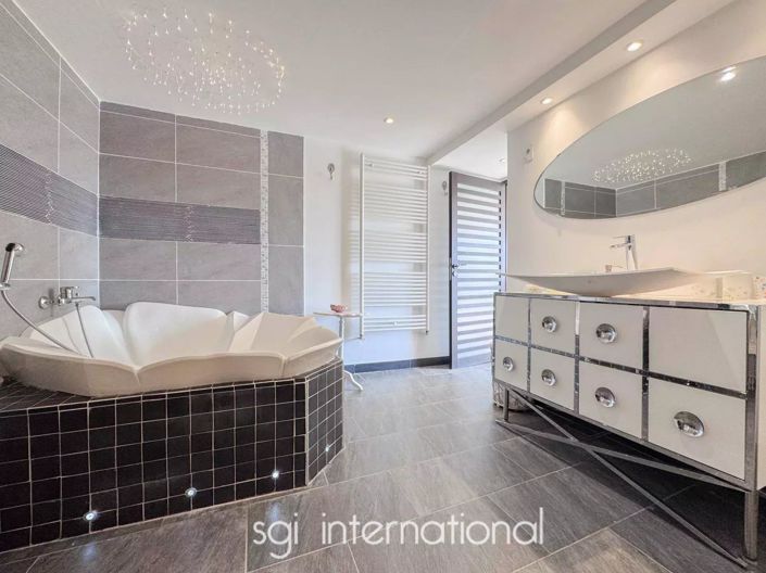 Image No.12-4 Bed House for sale