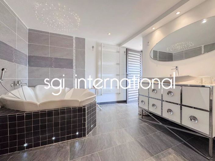 Image No.12-4 Bed House for sale