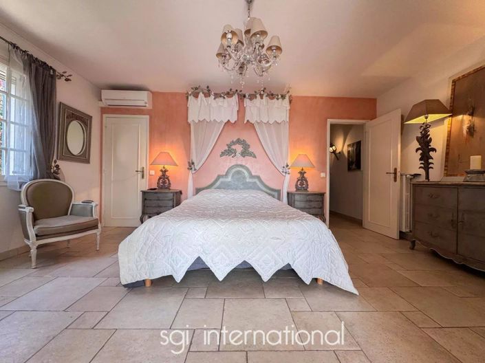 Image No.8-4 Bed House for sale