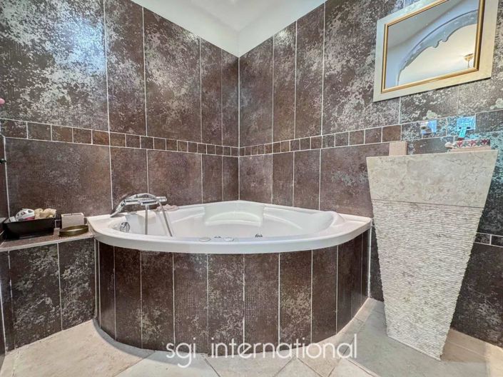 Image No.9-4 Bed House for sale