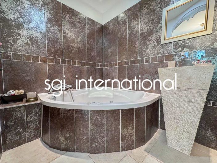 Image No.9-4 Bed House for sale