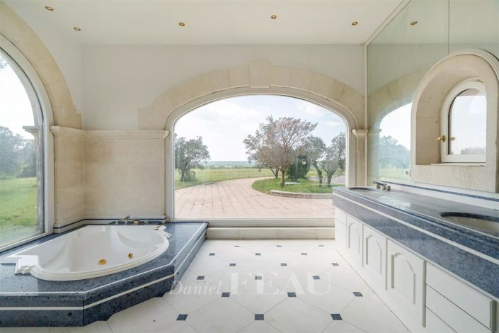 Image No.20-7 Bed House for sale