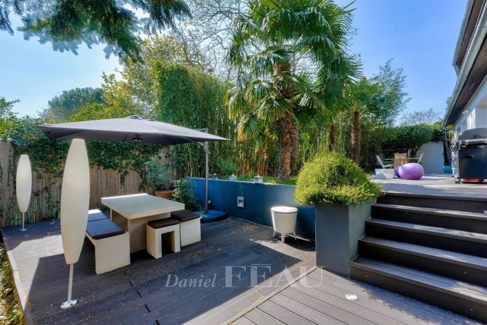 Image No.1-4 Bed House for sale