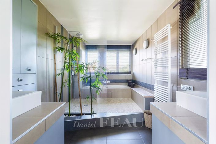 Image No.12-4 Bed House for sale