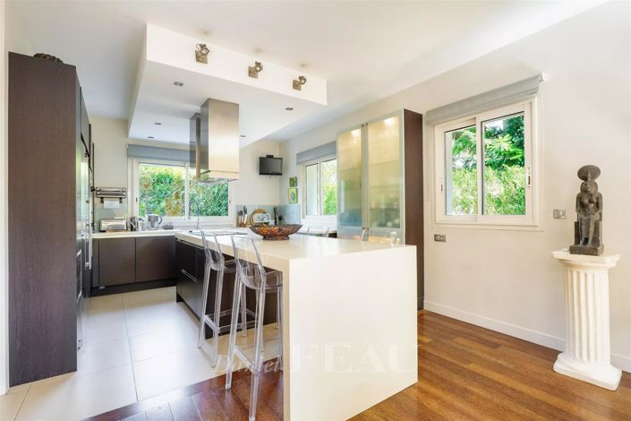 Image No.9-4 Bed House for sale