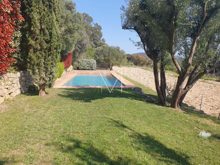 Image No.10-3 Bed House for sale