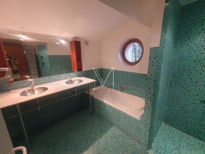 Image No.18-3 Bed House for sale