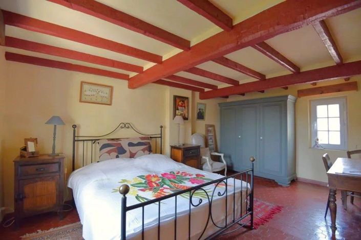 Image No.10-3 Bed House for sale