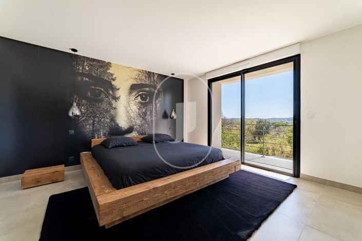 Image No.6-4 Bed House for sale