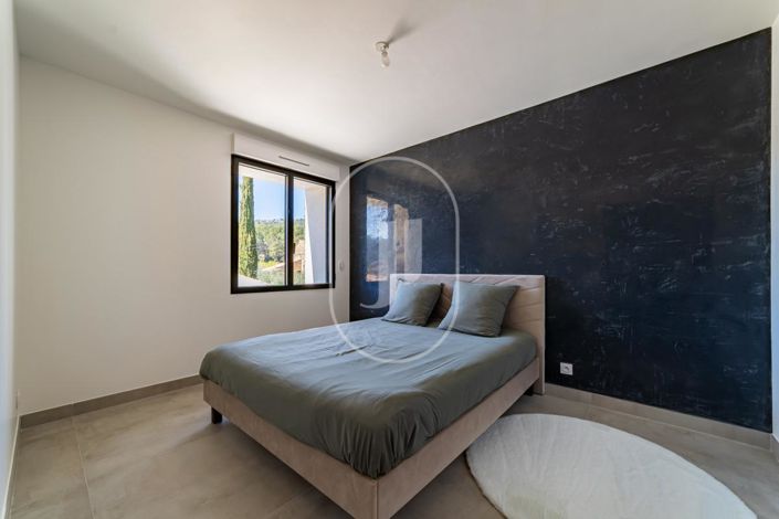 Image No.9-4 Bed House for sale