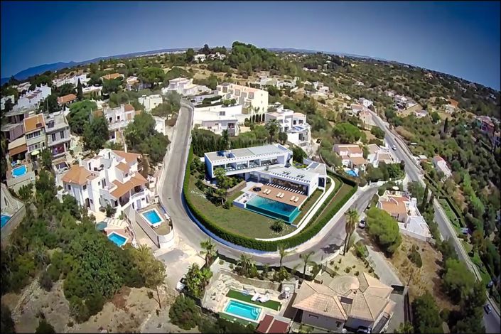 Image No.1-5 Bed House for sale