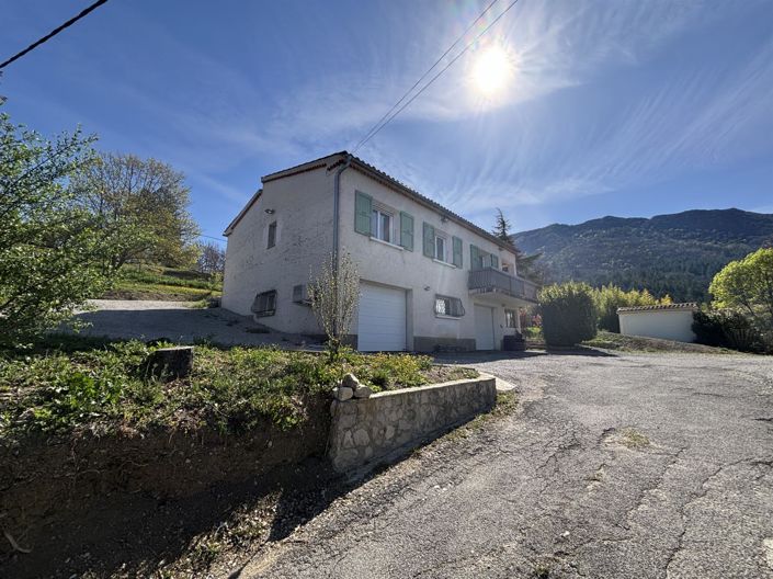 Image No.1-4 Bed House for sale