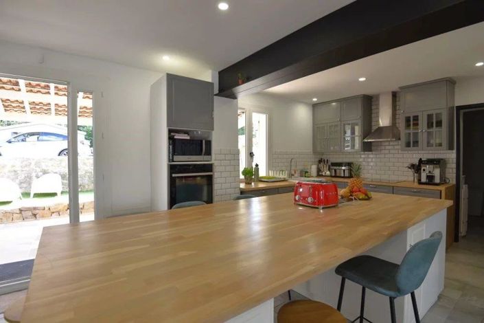 Image No.6-4 Bed House for sale