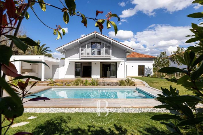 Image No.1-4 Bed House for sale