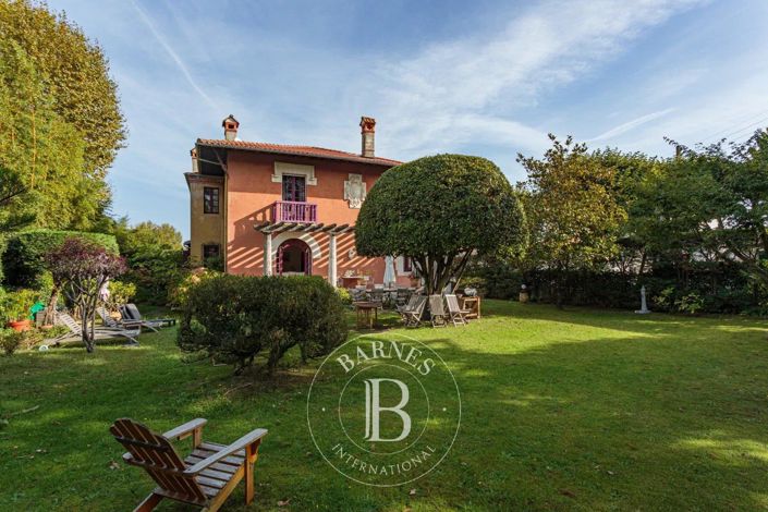 Image No.1-4 Bed House for sale