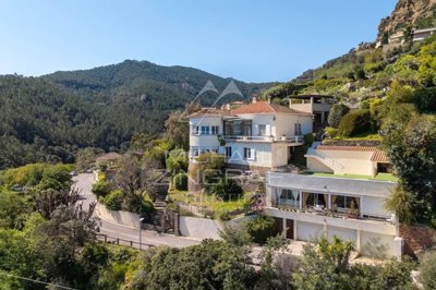 6 Bed House for sale