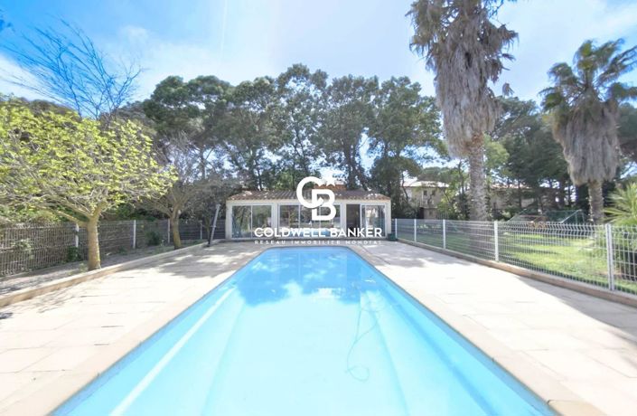 Image No.1-4 Bed House for sale