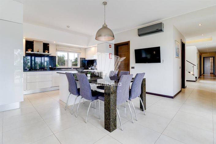 Image No.18-5 Bed House for sale