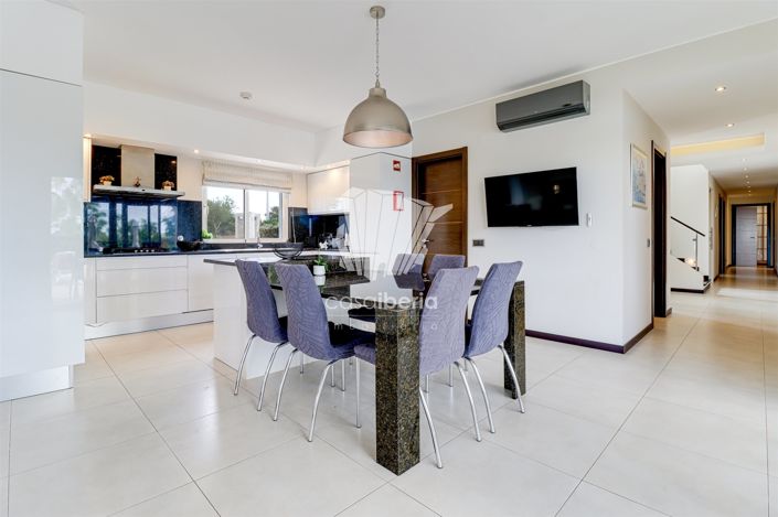 Image No.22-5 Bed House for sale