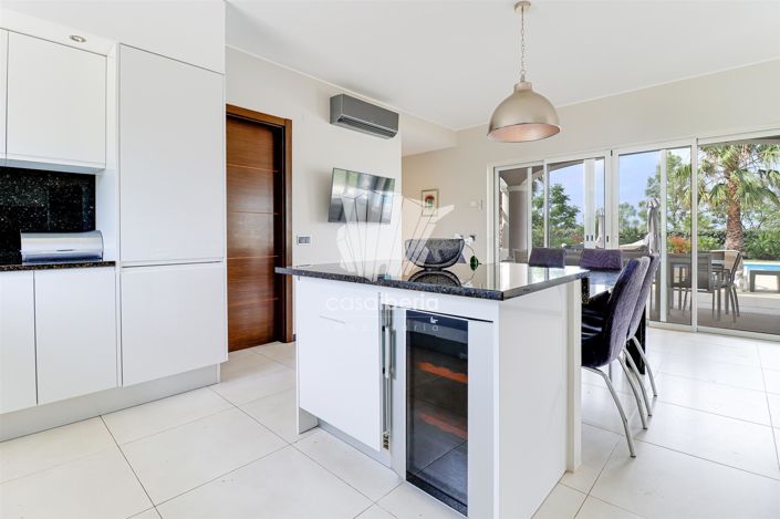 Image No.24-5 Bed House for sale