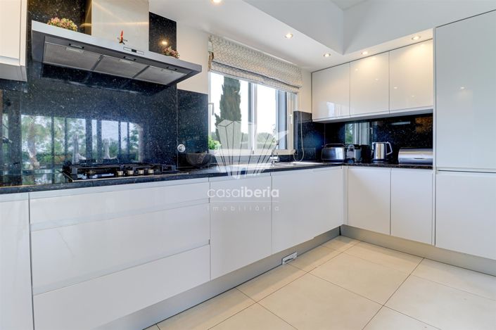 Image No.25-5 Bed House for sale