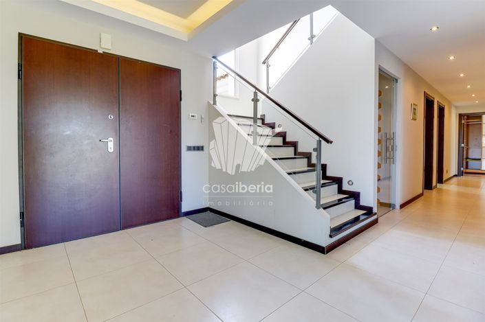 Image No.42-5 Bed House for sale