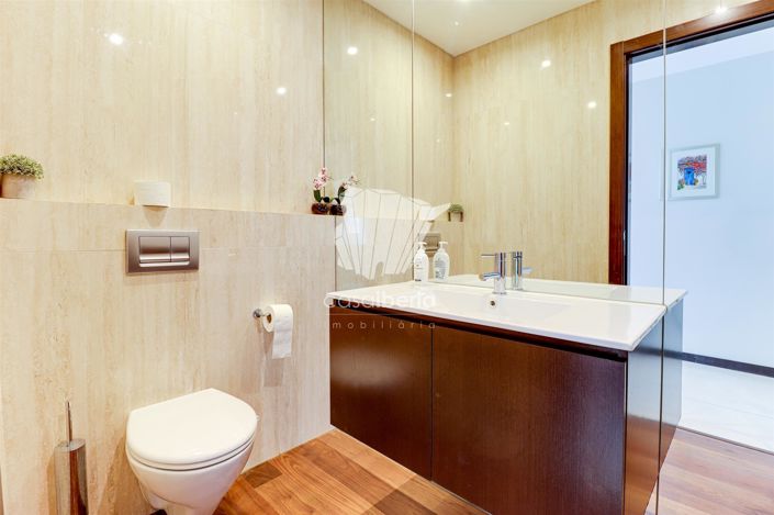 Image No.56-5 Bed House for sale