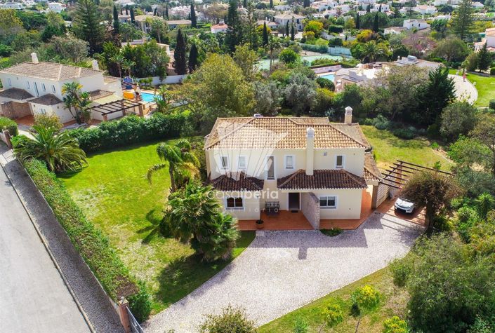Image No.1-4 Bed House for sale