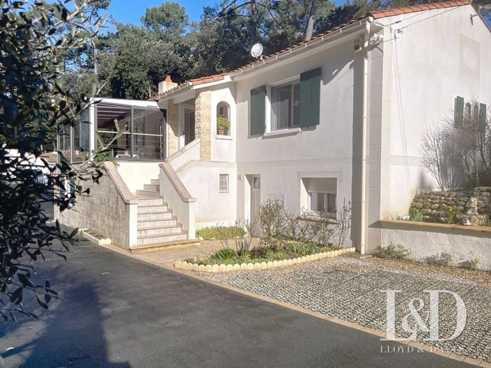 Image No.1-4 Bed House for sale