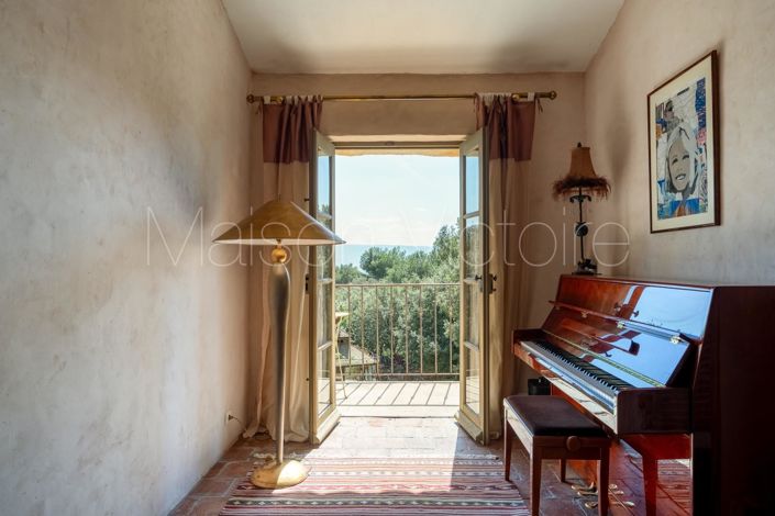 Image No.8-4 Bed House for sale