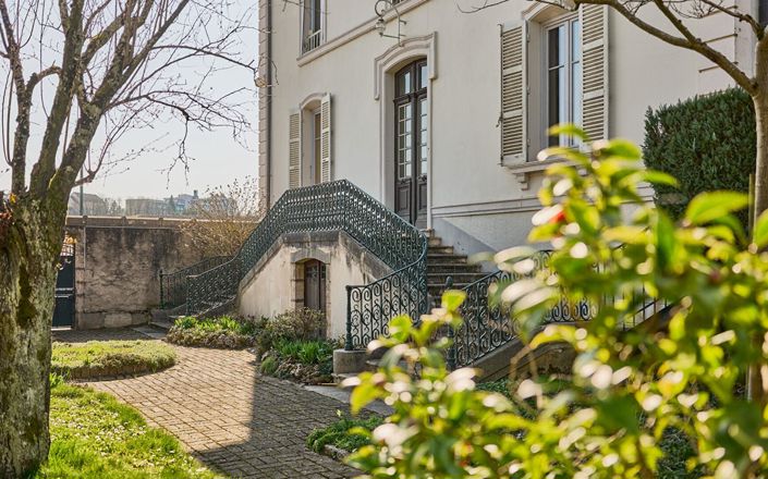 Image No.1-5 Bed House for sale