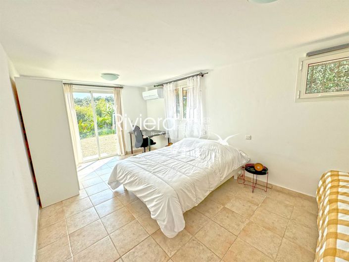 Image No.16-5 Bed House for sale