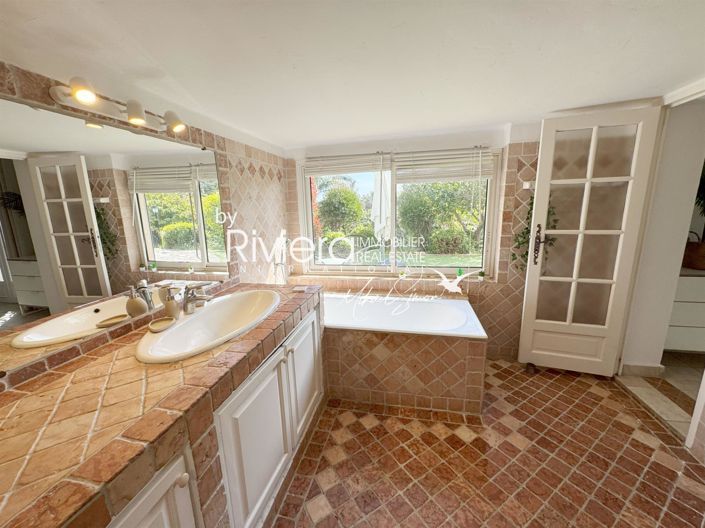 Image No.17-5 Bed House for sale