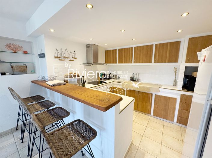 Image No.8-5 Bed House for sale