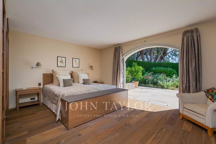 Image No.18-4 Bed House for sale