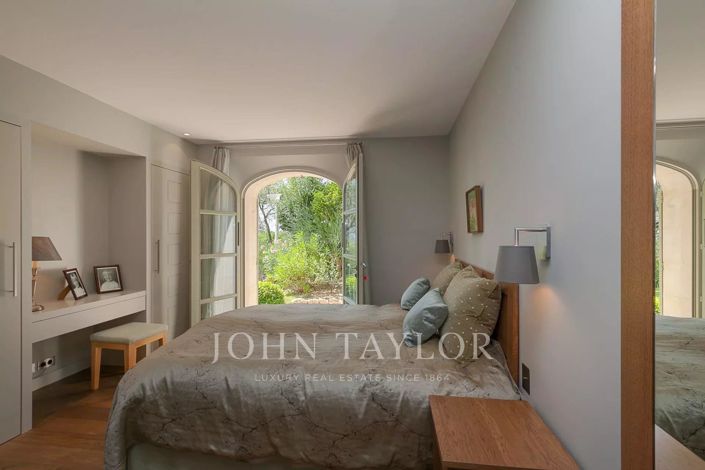 Image No.19-4 Bed House for sale