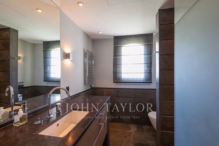 Image No.20-4 Bed House for sale