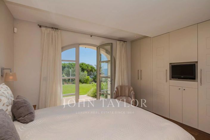 Image No.22-4 Bed House for sale