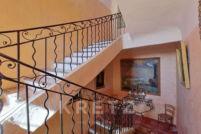 Image No.12-8 Bed Property for sale