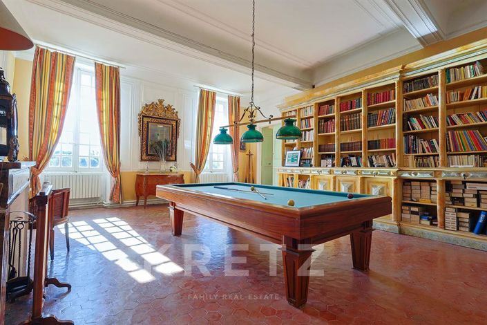 Image No.14-8 Bed Property for sale