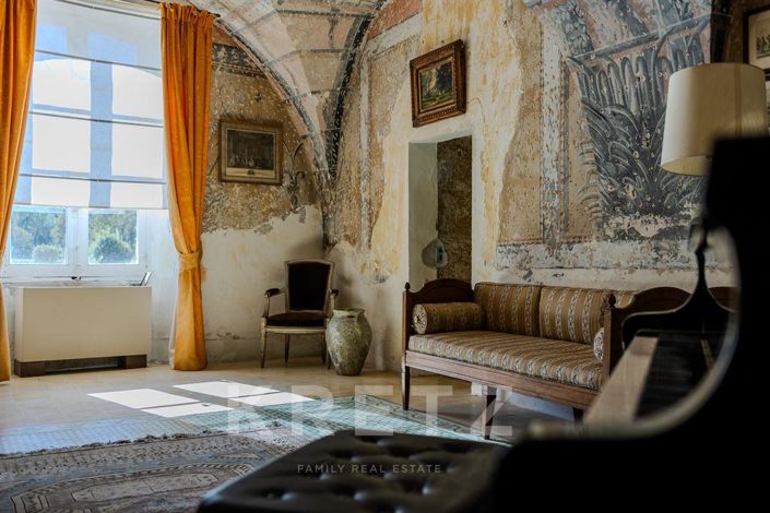 Image No.8-8 Bed Property for sale