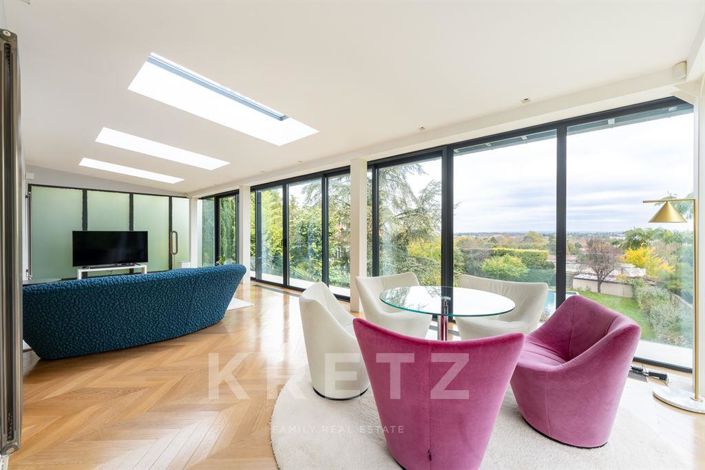 Image No.1-7 Bed House for sale