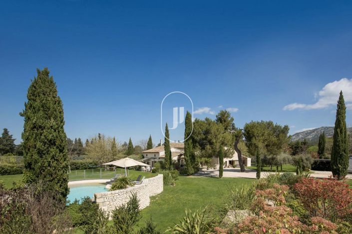 Image No.1-5 Bed House for sale