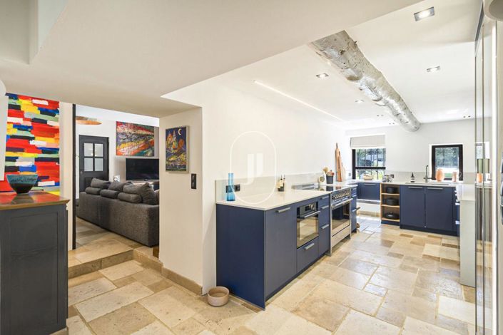 Image No.2-5 Bed House for sale